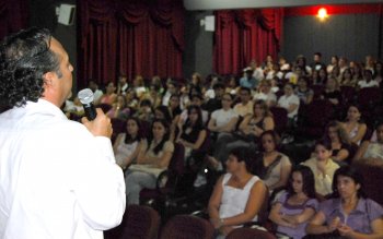 Professor da Unoeste faz palestra em universidade do Paraná